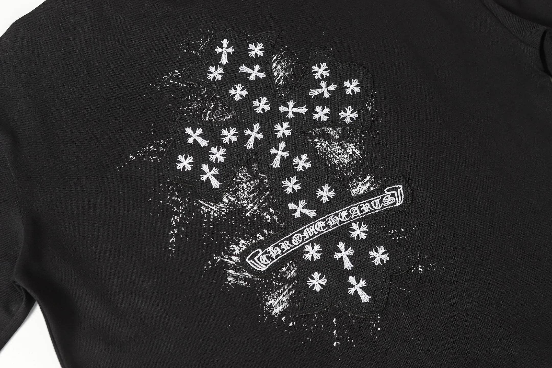 P150 💰 Actual pictures [High-end quality] Code: 8915# Color: Black White Size: S to XXL 2026ss Internet celebrity cross 🔥New Chrome Hearts 320g customized fabric Chrome heart round neck short sleeves 🔥Cross burnt appliqué embroidered men and women loose version